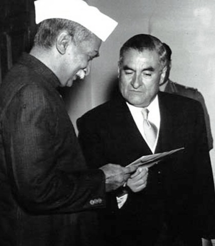 1952 Ene 15 - Portes Gil entrega Cartas Credenciales al Exmo. señor Dr. Rajendra Prasad, Presidente de la India.